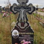 Памятник из гранита.Крест