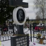 Памятник из гранита.Крест