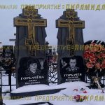 Памятник из гранита.Крест