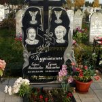Памятник из гранита.Крест