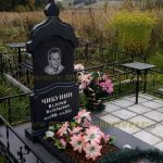 Памятник из гранита.Крест
