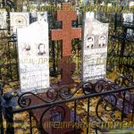 Памятник из гранита.Крест