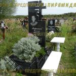Памятник из гранита.Крест
