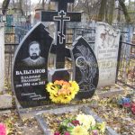 Памятник из гранита.Крест
