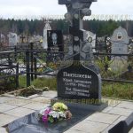 Памятник из гранита.Крест