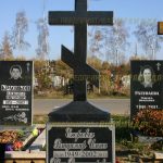 Памятник из гранита.Крест