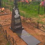 Памятник из гранита.Крест