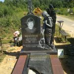 Скульптурные памятники из гранита