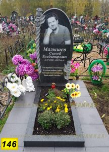 Фигурные памятники из гранита