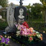Скульптурные памятники из гранита