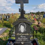 Памятник из гранита.Крест