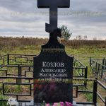 Памятник из гранита.Крест